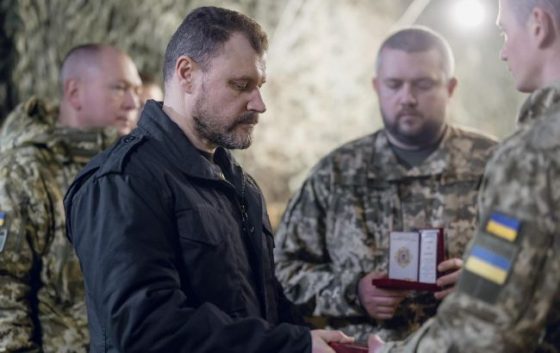 Глава МВС та керівник ДПСУ побували на позиціях прикордонників у Харківській області 6 glava mvs ta kerivnik dpsu pobuvali na pozicijah prikordonnikiv u harkivskij oblasti 2589397 scaled China Way