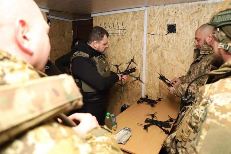 Глава МВС та керівник ДПСУ побували на позиціях прикордонників у Харківській області