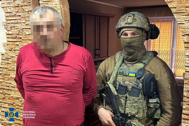 Готував артудари по штабах ЗСУ біля Авдіївки: СБУ затримала російського агента 2 Готував артудари по штабах ЗСУ біля Авдіївки: СБУ затримала російського агента