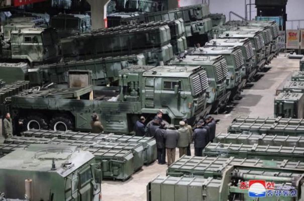 Ким Чен Ын два дня инспектировал военные заводы, потребовал нарастить производство и назвал Южную Корею ''самым враждебным для КНДР'' государством  
