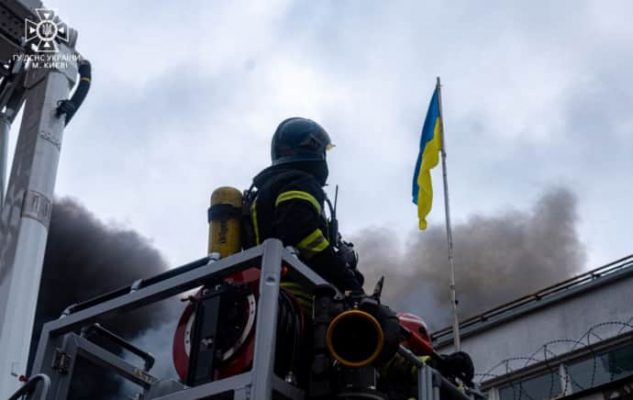 Массированный удар по Украине: 5 погибших, 127 пострадавших, в Киеве до сих пор тушат пожары 