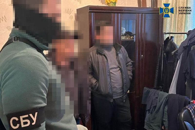 Наводив російські ракети на шпиталі ЗСУ у Миколаєві: СБУ затримала агента РФ 2 Наводив російські ракети на шпиталі ЗСУ у Миколаєві: СБУ затримала агента РФ