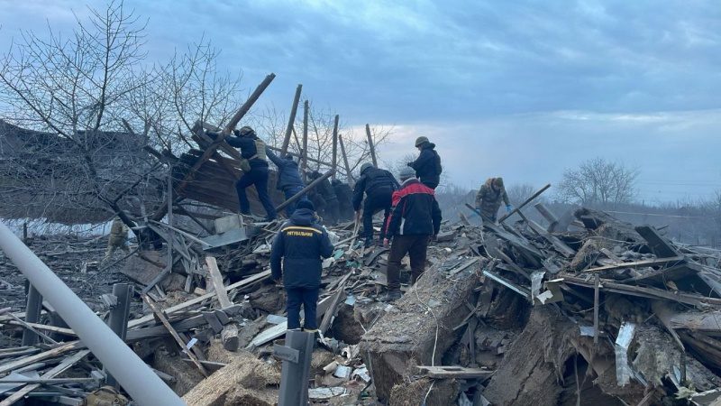 Нічний обстріл Покровська: поранено шістьох осіб, ще є люди під завалами 2 Нічний обстріл Покровська: поранено шістьох осіб, ще є люди під завалами