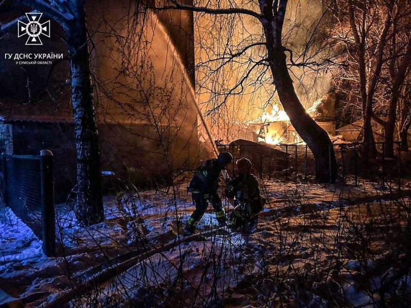 Окупанти атакували Сумський район, почалася масштабна пожежа в житловому секторі 4 Окупанти атакували Сумський район, почалася масштабна пожежа в житловому секторі