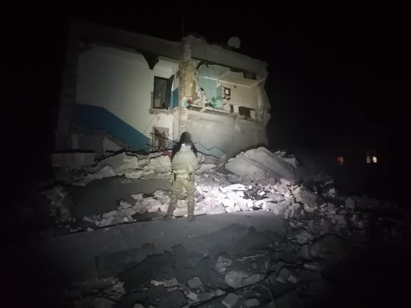 РФ ракетою вдарила по Нью-Йорку: є поранені, під завалами під'їзду перебувають люди 3 РФ ракетою вдарила по Нью-Йорку: є поранені, під завалами під'їзду перебувають люди