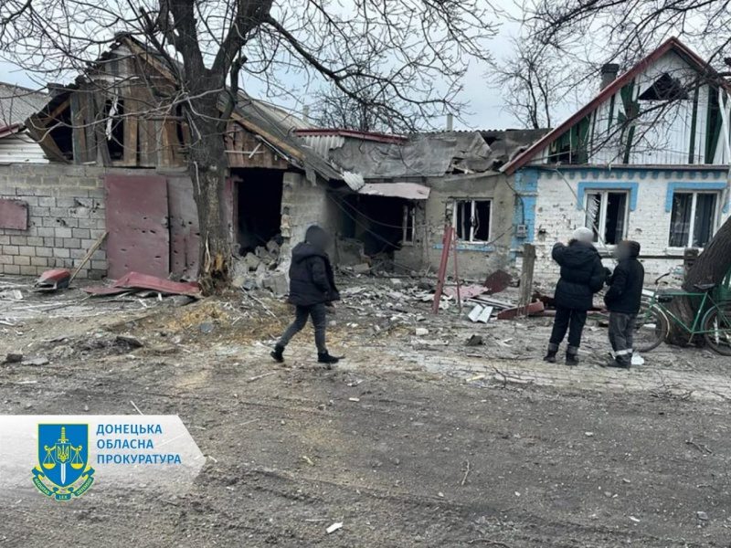 РФ з артилерії вдарила по Гірнику, влучивши в будинок: поранено підлітка