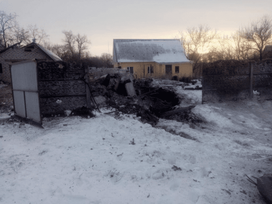 Рятувальники вилучили ракету, що впала біля приватного будинку в Полтавській області (фото) 2 Рятувальники вилучили ракету, що впала біля приватного будинку в Полтавській області (фото)