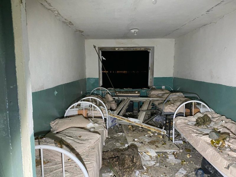 Росіяни скинули авіабомби на лікарню у Харківській області: є постраждалі (фото) 2 Росіяни скинули авіабомби на лікарню у Харківській області: є постраждалі (фото)