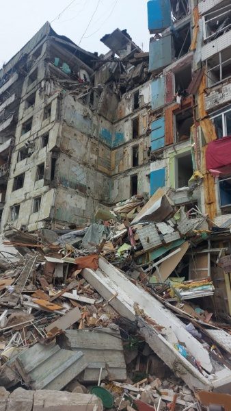 Росіяни завдали шість авіаударів по Оріхову: знищено під'їзд багатоповерхівки (фото)