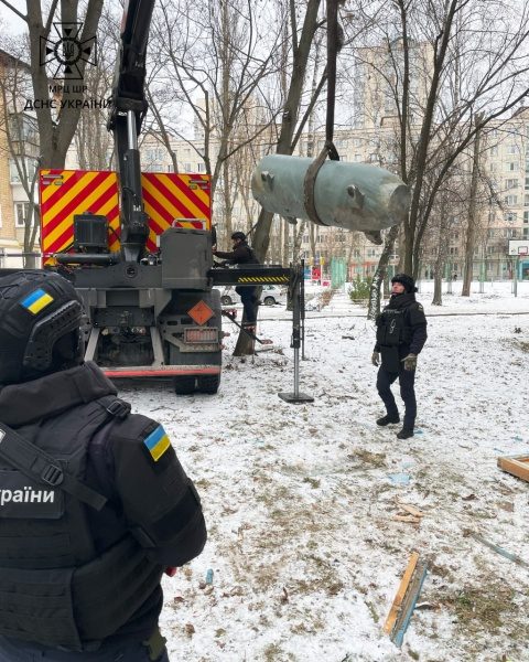 У Києві сапери вилучили бойову частину російської ракети Х-101 (фото)
