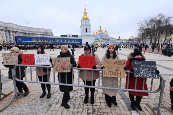 В Киеве сотни людей провели акцию Free Azov 