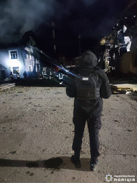 В Київській області сталась пожежа внаслідок нічної атаки, також є руйнування