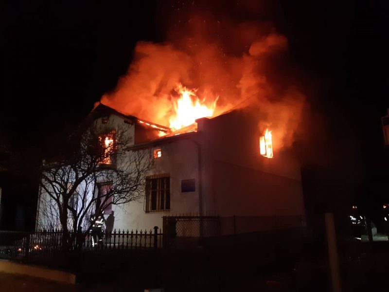 Ворог вдарив по Львівській області: пошкоджено музей Шухевича, також горить гуртожиток