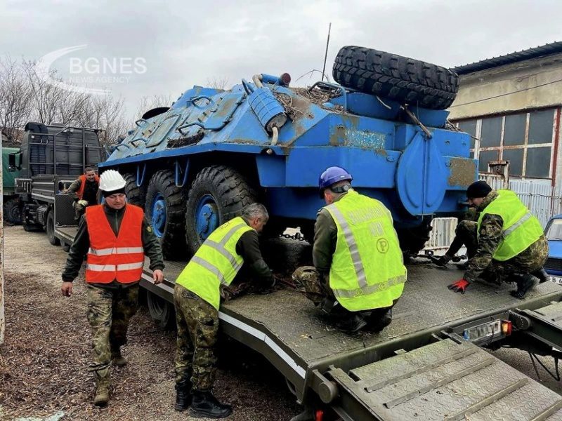 Болгарія розпочала доставку сотні бронетранспортерів в Україну (фото)