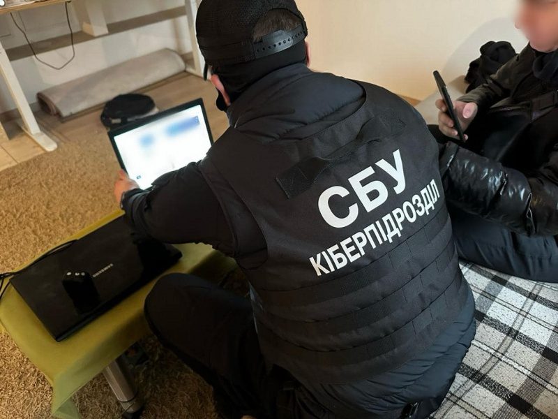 Брав участь у ток-шоу на каналах Медведчука. У Києві блогер готував фейки для росЗМІ