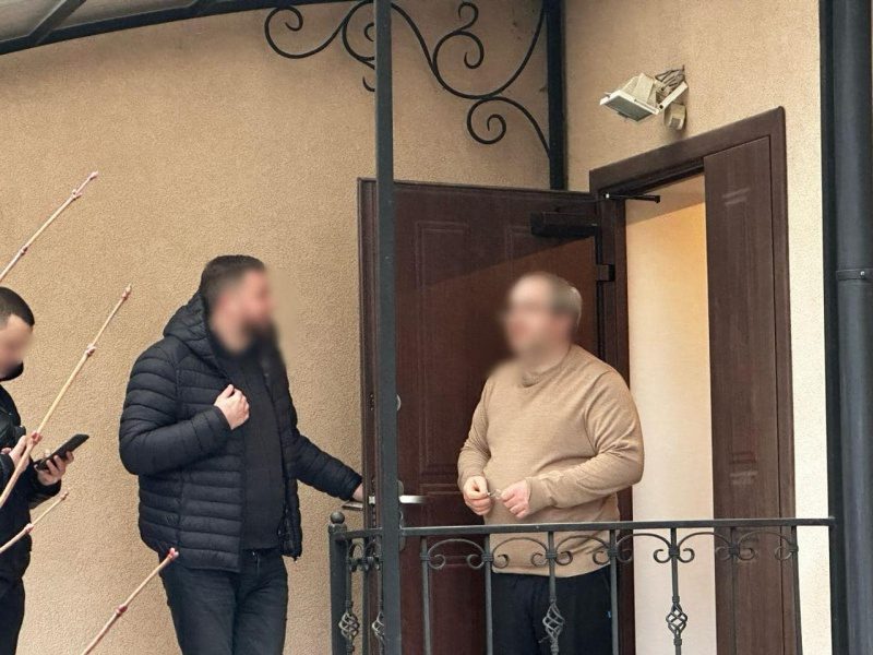 Брав участь у ток-шоу на каналах Медведчука. У Києві блогер готував фейки для росЗМІ