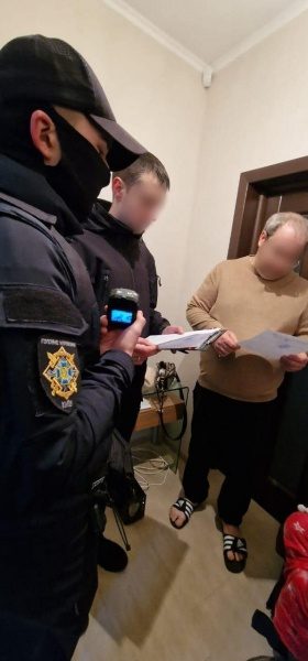 Брав участь у ток-шоу на каналах Медведчука. У Києві блогер готував фейки для росЗМІ