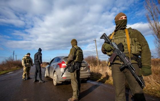 ДПСУ затримала ухилянтів, які їхали на "похорон до бабусі". Вінки були справжніми 1 dpsu zatrimala uhiljantiv jaki yihali na pohoron do babusi vinki buli spravzhnimi bbfb47f scaled China Way