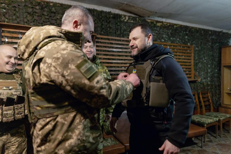 Голова МВС відвідав прикордонників на Авдіївському напрямку 7 Голова МВС відвідав прикордонників на Авдіївському напрямку