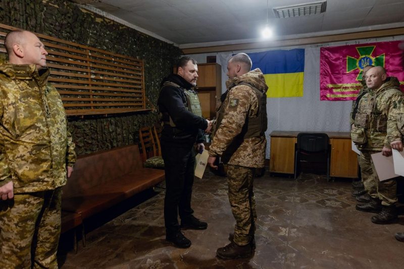 Голова МВС відвідав прикордонників на Авдіївському напрямку 3 Голова МВС відвідав прикордонників на Авдіївському напрямку