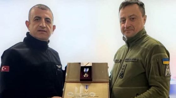 komandujushhij vozdushnymi silami vstretilsja s direktorom baykar 0e8cdcf scaled China Way