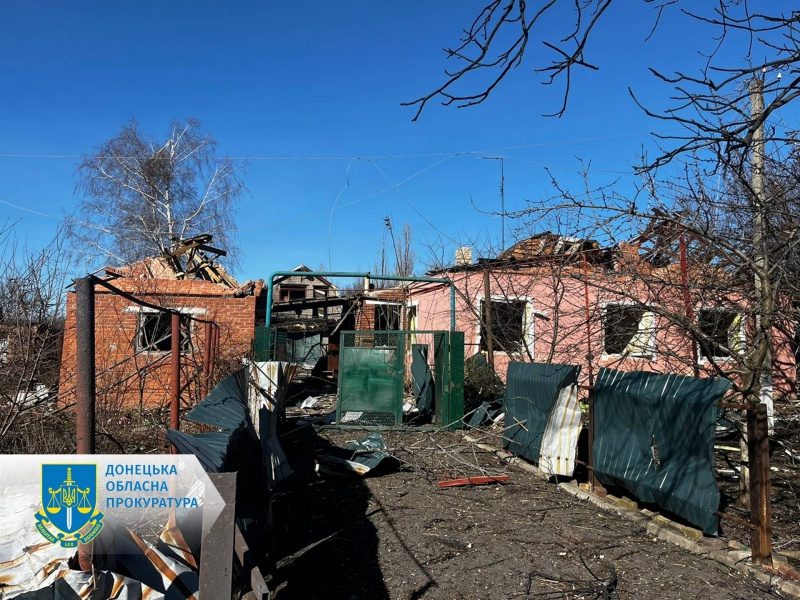 Росіяни обстріляли Сіверськ і Курахове в Донецькій області: загинула жінка, є поранені
