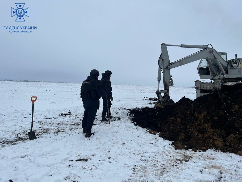 Сапери знищили дві нерозірвані авіабомби, які РФ скинула на Харківську область (фото) 5 Сапери знищили дві нерозірвані авіабомби, які РФ скинула на Харківську область (фото)