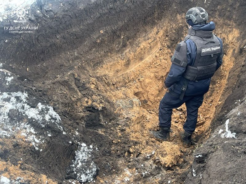 Сапери знищили дві нерозірвані авіабомби, які РФ скинула на Харківську область (фото) 3 Сапери знищили дві нерозірвані авіабомби, які РФ скинула на Харківську область (фото)
