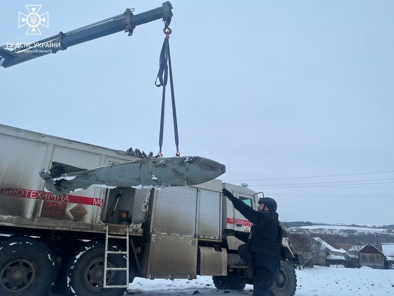 Сапери знищили дві нерозірвані авіабомби, які РФ скинула на Харківську область (фото) 6 Сапери знищили дві нерозірвані авіабомби, які РФ скинула на Харківську область (фото)