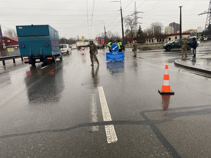 Шукають ДРГ. В Оболонському районі Києва встановили блокпости (фото)