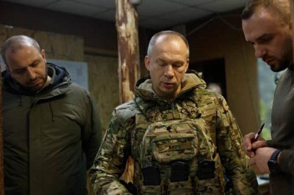 Сырский и Умеров посетили передовую 