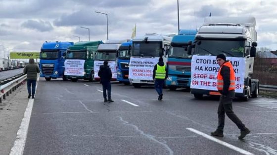 Украинские перевозчики начали блокировать польские грузовики 1 ukrainskie perevozchiki nachali blokirovat polskie gruzoviki bd2fc20 scaled China Way