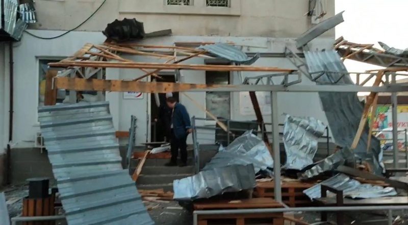 Вже не вперше. У Новій Каховці партизани підірвали штаб партії Путіна (фото) 3 Вже не вперше. У Новій Каховці партизани підірвали штаб партії Путіна (фото)