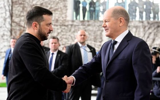 Зеленський і Шольц підписали договір про співпрацю у сфері безпеки 12 zelenskij i sholc pidpisali dogovir pro spivpracju u sferi bezpeki f58bb07 scaled China Way