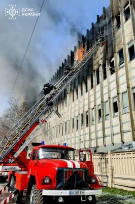 Армия РФ нанесла удар по Харькову, три человека погибли 3 Армия РФ нанесла удар по Харькову, три человека погибли