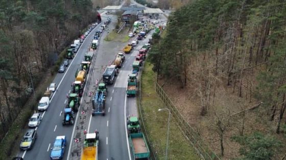 na polsko nemeckoj granice obrazovalis bolshie probki iz za blokady fermerov 432015d scaled China Way