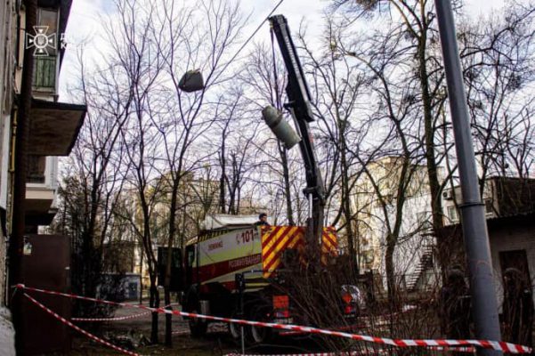 Пиротехники уничтожили боевую часть ракеты Х-101, которая летела на Киев 4 Пиротехники уничтожили боевую часть ракеты Х-101, которая летела на Киев