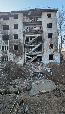 Удар авиабомбой по многоквартирному дому в Херсоне: власти показали последствия 