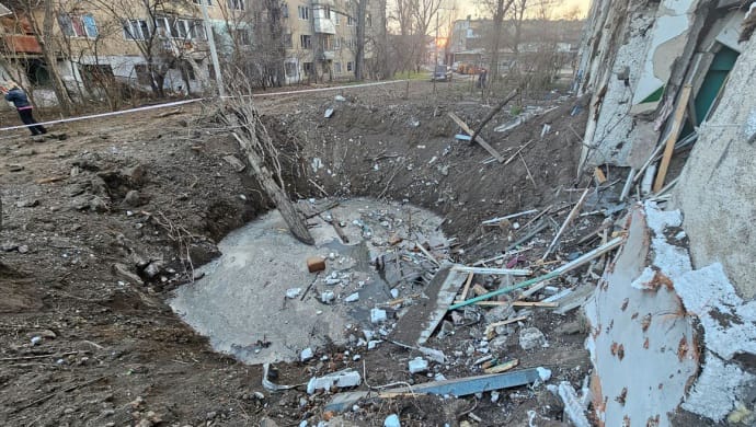 Удар авиабомбой по многоквартирному дому в Херсоне: власти показали последствия 
