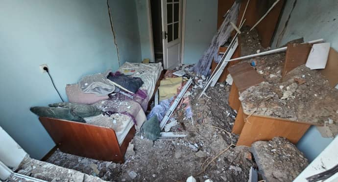 Удар авиабомбой по многоквартирному дому в Херсоне: власти показали последствия 