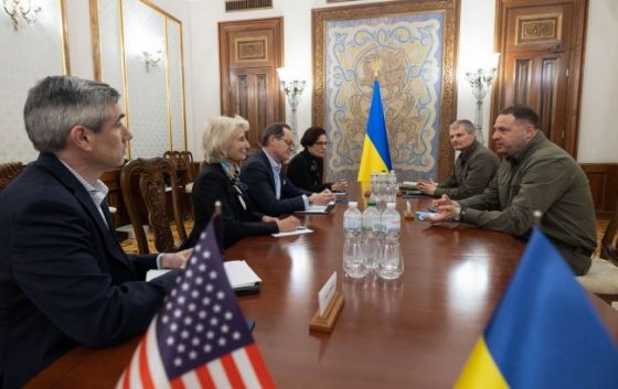 До України прибула делегація США, яка відповідає за оборонну стратегію 9 do ukrayini pribula delegacija ssha jaka vidpovidaye za oboronnu strategiju b0afb2e scaled China Way
