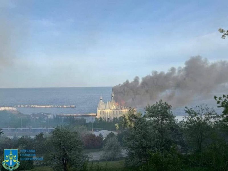 Як виглядає "Замок Гаррі Поттера" в Одесі після удару РФ: фото та відео 3 Як виглядає "Замок Гаррі Поттера" в Одесі після удару РФ: фото та відео