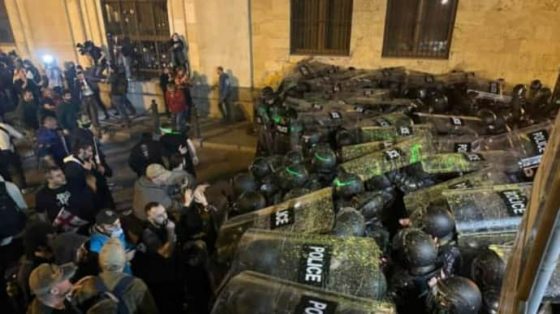 На протестах в Тбилиси правоохранители начали задержание и применили слезоточивый газ 1 na protestah v tbilisi pravoohraniteli nachali zaderzhanie i primenili slezotochivyj gaz 6cbf4d6 scaled China Way