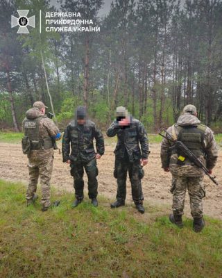 Переплыли реку, чтобы вернуться в Украину: пограничники задержали двух мужчин 