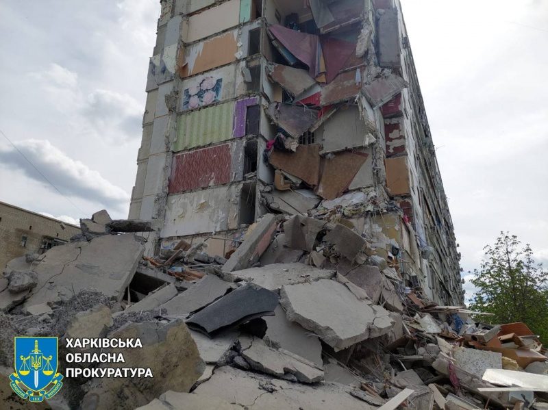 Пряме влучання в багатоповерхівку. Кількість жертв через обстріл Вовчанська зросла 5 Пряме влучання в багатоповерхівку. Кількість жертв через обстріл Вовчанська зросла