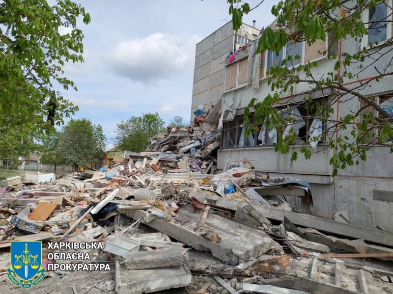 Пряме влучання в багатоповерхівку. Кількість жертв через обстріл Вовчанська зросла 4 Пряме влучання в багатоповерхівку. Кількість жертв через обстріл Вовчанська зросла