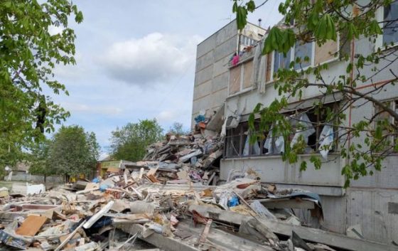 Пряме влучання в багатоповерхівку. Кількість жертв через обстріл Вовчанська зросла 4 prjame vluchannja v bagatopoverhivku kilkist zhertv cherez obstril vovchanska zrosla d90120f scaled China Way