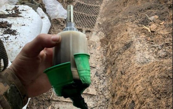 РФ використовує газові гранати на фронті. Прикордонники показали, як рятуються від них 4 rf vikoristovuye gazovi granati na fronti prikordonniki pokazali jak rjatujutsja vid nih d9bb876 scaled China Way