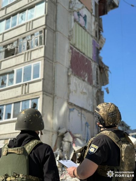 Росіяни вдарили по Вовчанську планерувальним боєприпасом: є жертва та поранені 2 Росіяни вдарили по Вовчанську планерувальним боєприпасом: є жертва та поранені