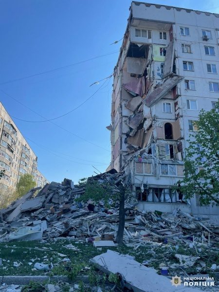 Росіяни вдарили по Вовчанську планерувальним боєприпасом: є жертва та поранені 4 Росіяни вдарили по Вовчанську планерувальним боєприпасом: є жертва та поранені